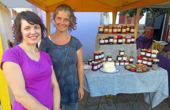 organic-market-booth